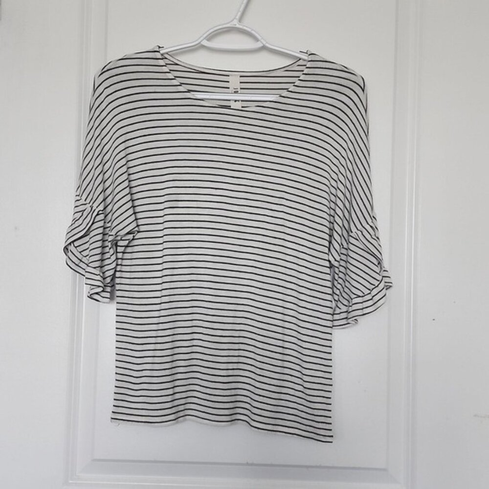 JOLIE  Ruffle Sleeve Top Size Small
